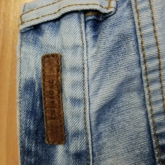 Billabong Laneway Denim Frayed Hem Acid-Washed Embroidered Cut-off Shorts - Picture 9 of 9